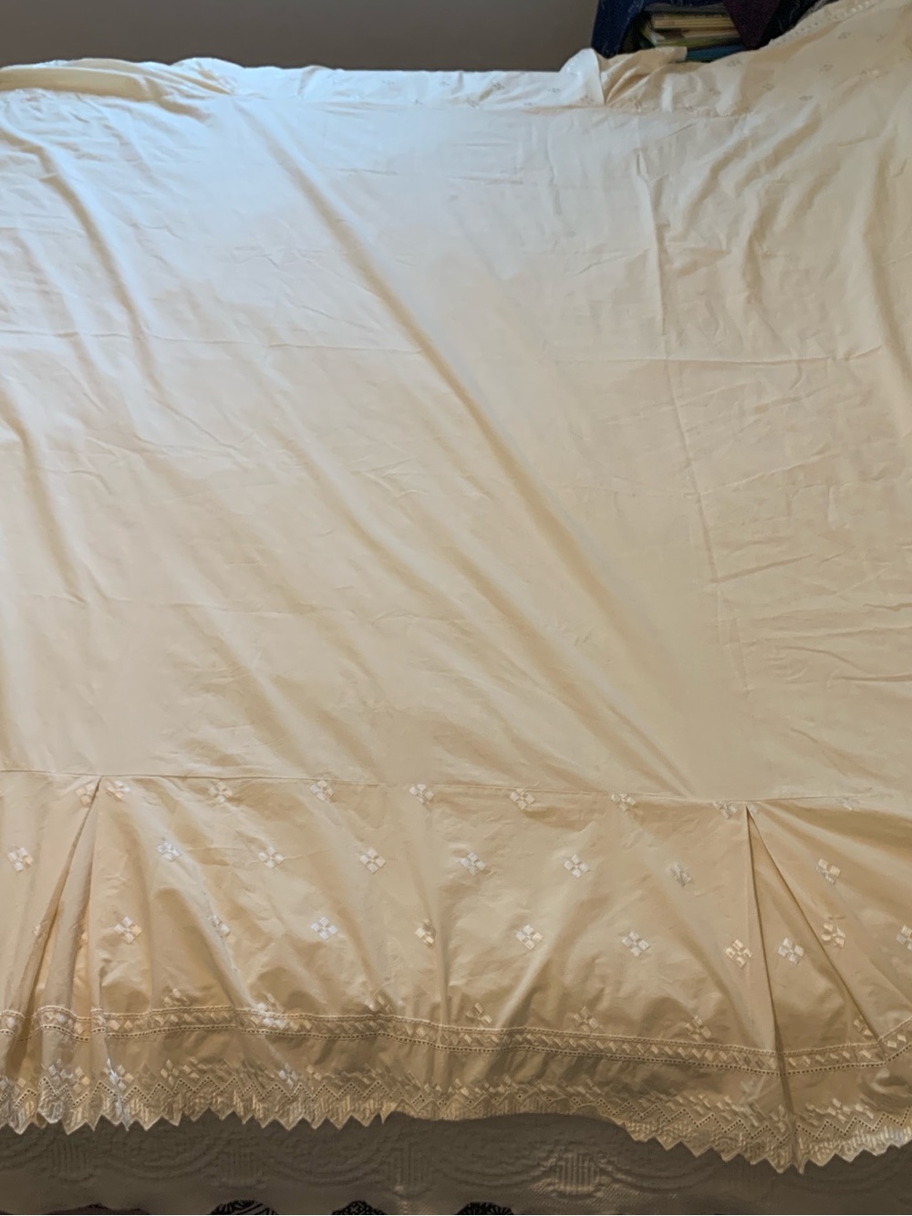 Basically New Off White/Cream Lace Edged Bedskirt